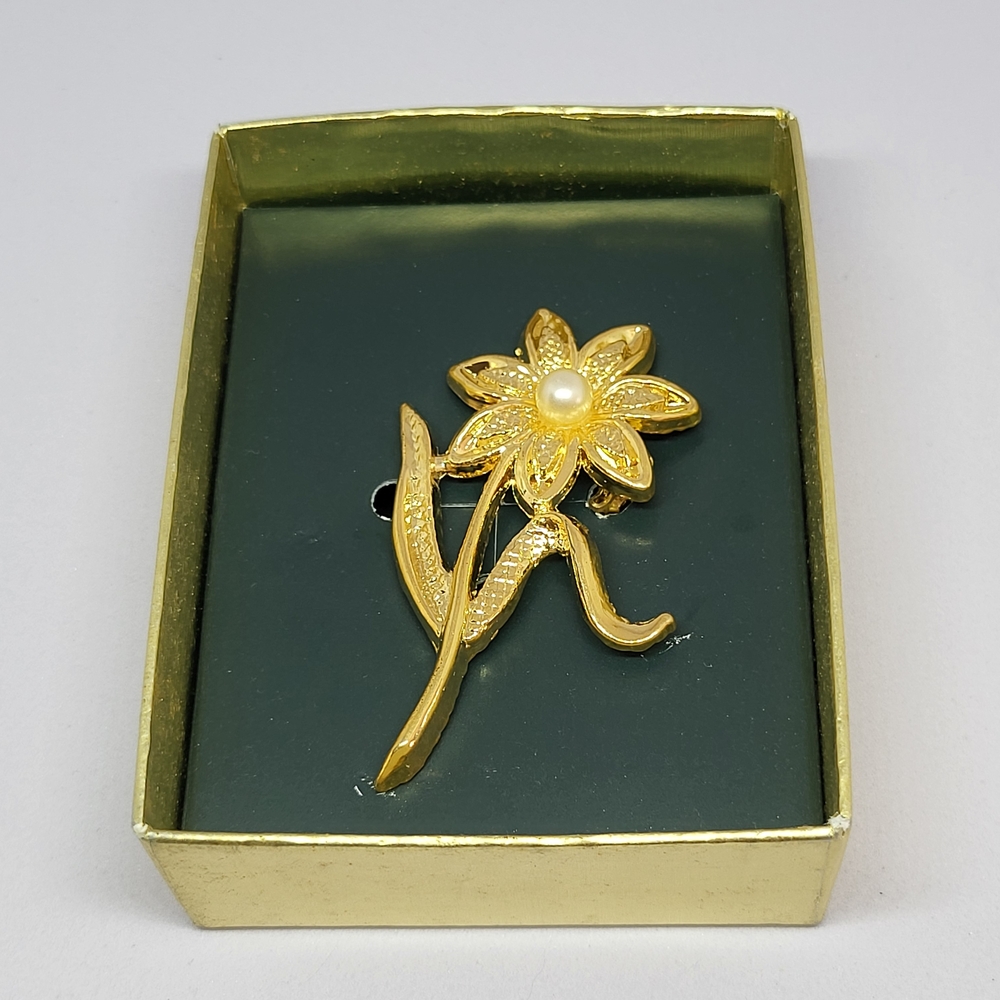 Elegant Gold Flower Brooch with Pearl Accent